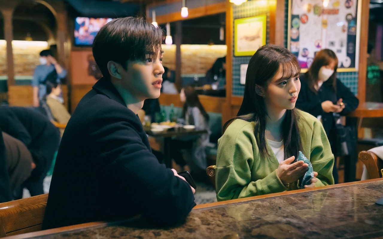 Tim Produksi Bongkar Perilaku Song Kang dan Han So Hee di Lokasi Syuting 'Nevertheless'