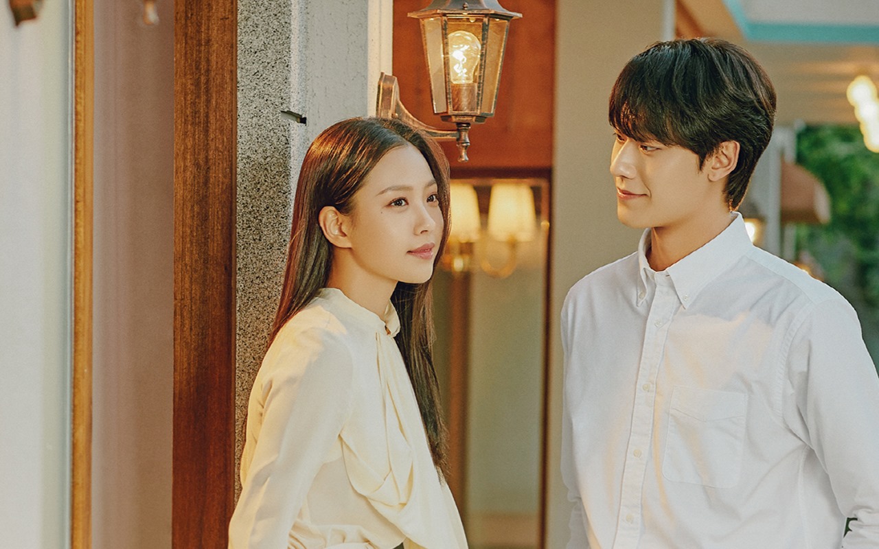 Bintangi 2 Drama Bareng, Lee Do Hyun Dibuat Nyaman Go Min Si di Lokasi Syuting 