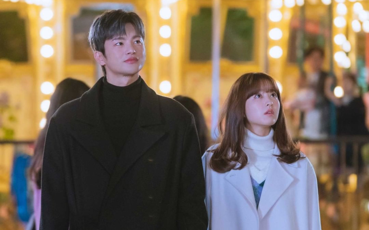 Park Bo Young dan Seo In Guk Kencan Romantis, 'Doom At Your Service' Janjikan Kisah Yang Kian Dalam