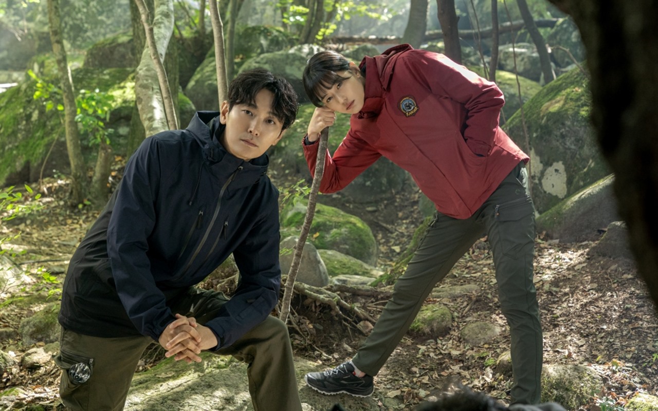 Jadi Penjaga Gunung Joo Ji Hoon Dan Jun Ji Hyun Alami Insiden Menegangkan Di Teaser Jirisan 5234