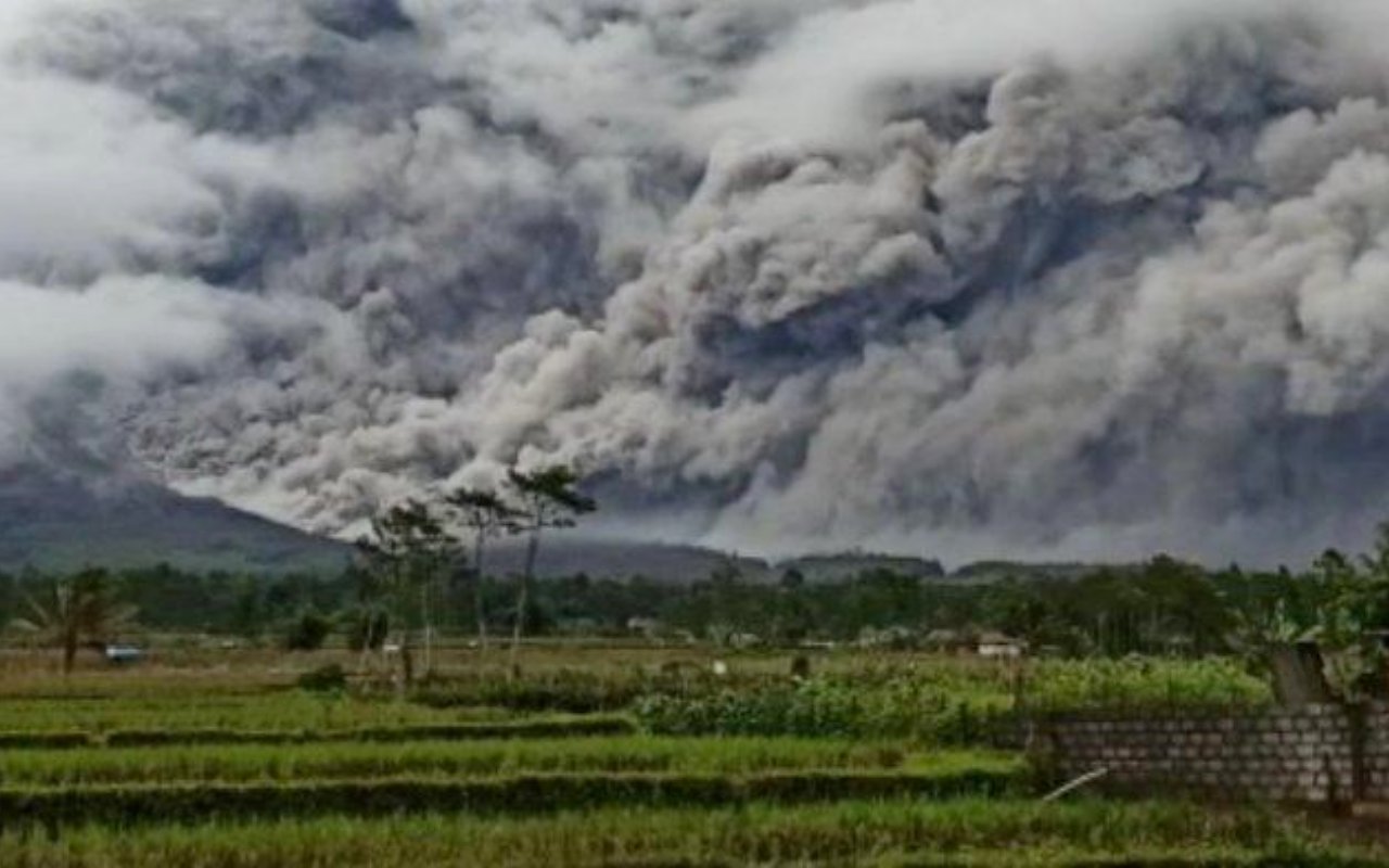 Tewaskan 39 Orang, Penyebab Erupsi Gunung Semeru Diungkapkan Pakar Geologi