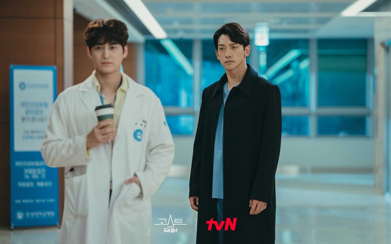 Jadi Dokter Jenius, Rain dan Kim Bum Malah Mainan Alat Medis Saat ...