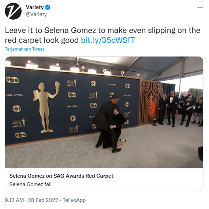 SAG Awards 2022: Selena Gomez Jatuh Terpeleset di Red Carpet, Endingnya Tak Terduga