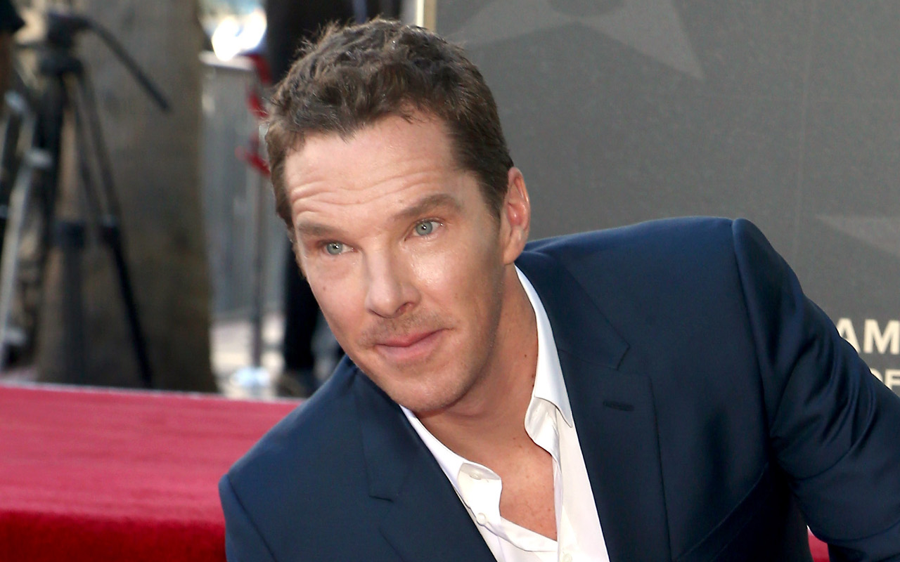 Benedict Cumberbatch Resmi Mejeng Di 'Hollywood Walk Of Fame', Selipkan Pidato Untuk Rusia-Ukraina