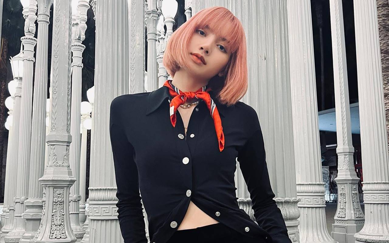 Ini Harga Outfit Kasual Lisa BLACKPINK di Paris yang Kece Parah