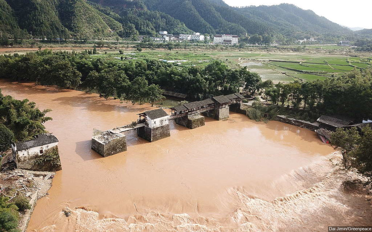 Tiongkok Catat Hujan Terlebat dalam 60 Tahun, Ratusan Ribu Penduduk Dievakuasi
