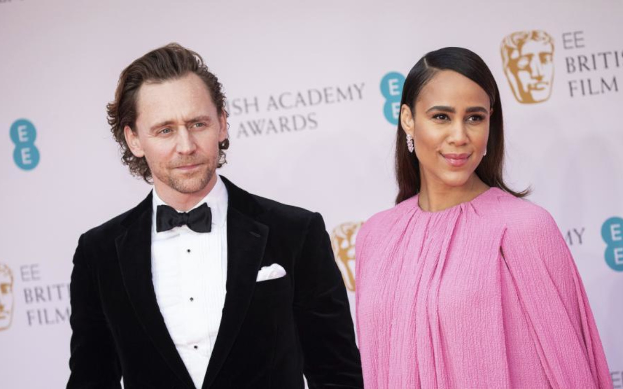 Usai Tunangan, Aktor Tom Hiddleston Umumkan Zawe Ashton Hamil
