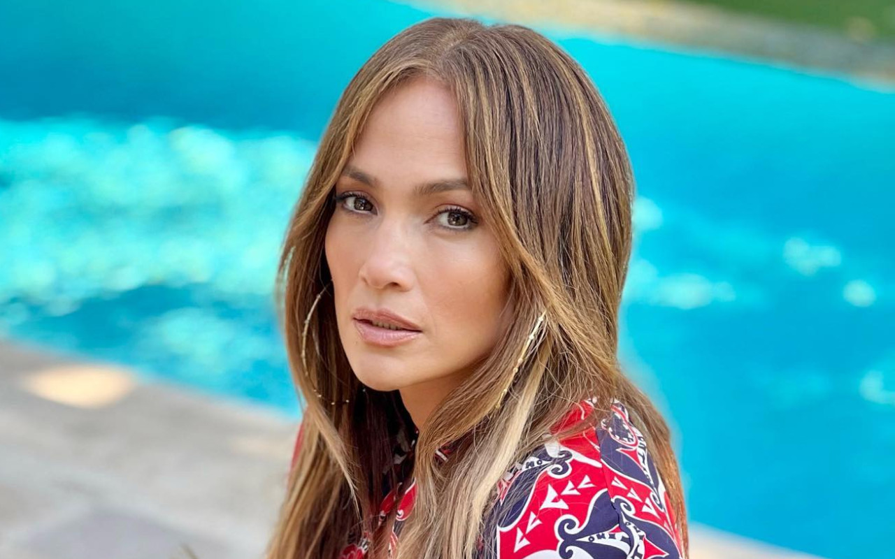 Tak Pakai MUA, Jennifer Lopez Ternyata Makeup Sendiri Untuk Momen Pernikahan