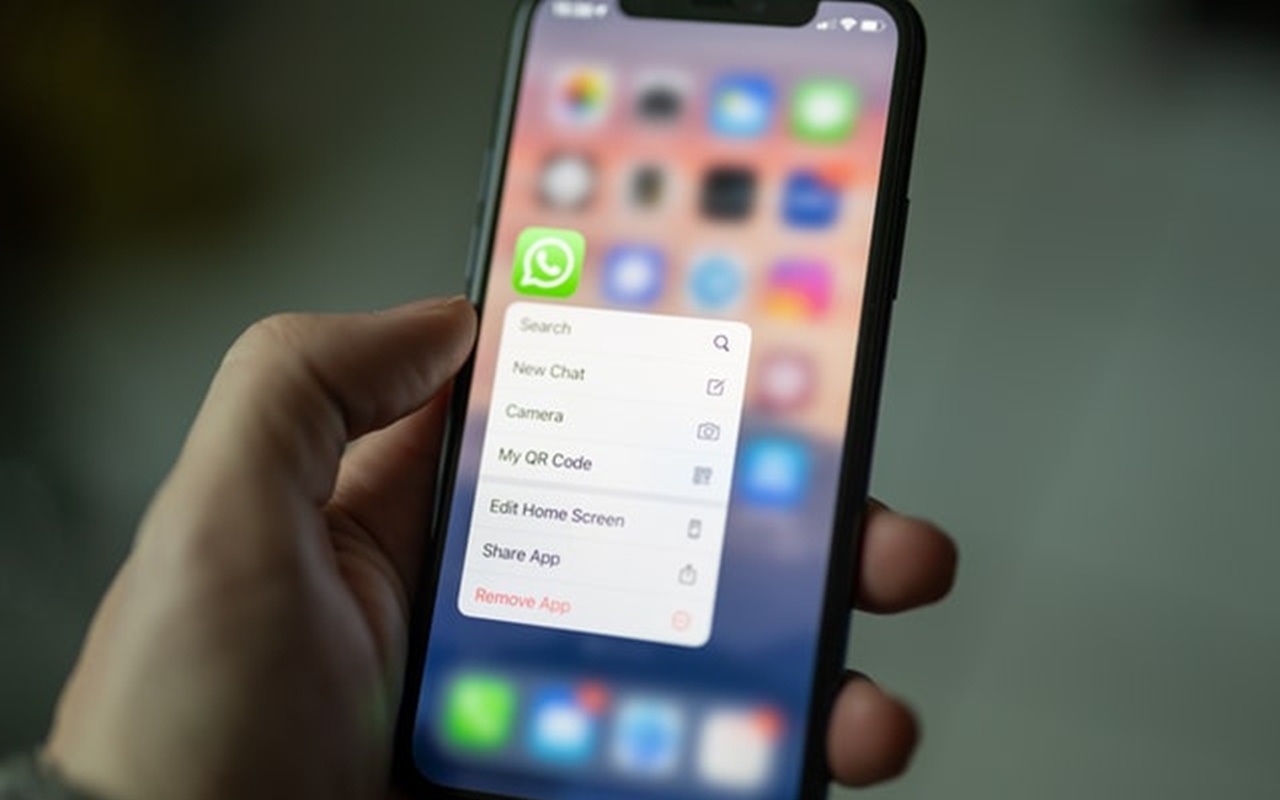 WhatsApp Buat Fitur Baru, Pengguna Bakal Bisa Tinggalkan Group Chat Secara Diam-Diam