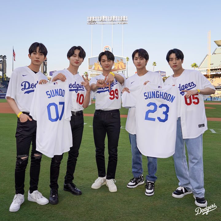 ENHYPEN Mampir di Pertandingan Dodgers LA, Begini Cara Atasi Absennya Sunoo  dan Sunghoon