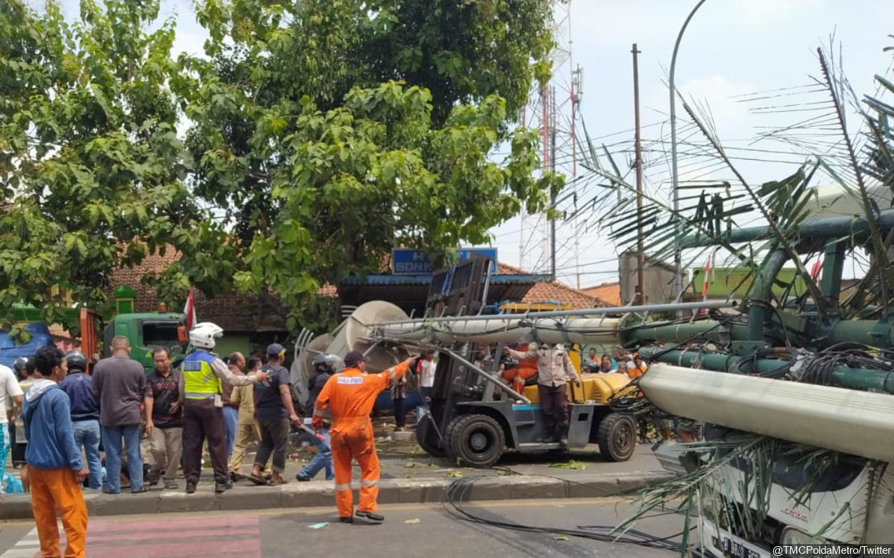 Kecelakaan Maut Truk Trailer Di Bekasi Tewaskan 10 Orang, Anak SD Jadi ...