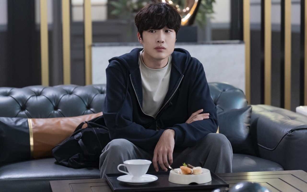 Lee Jong Won Bicara Jadi Saingan Sungjae BTOB di Drama 'The Golden Spoon'