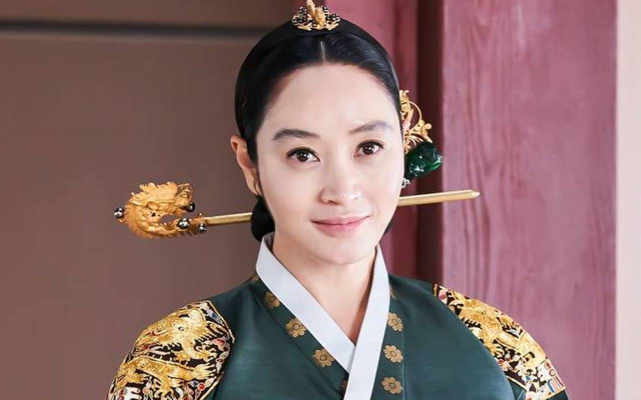 Kim Hye Soo Bikin Penulis 'Under The Queen's Umbrella' Nangis Saat Syuting