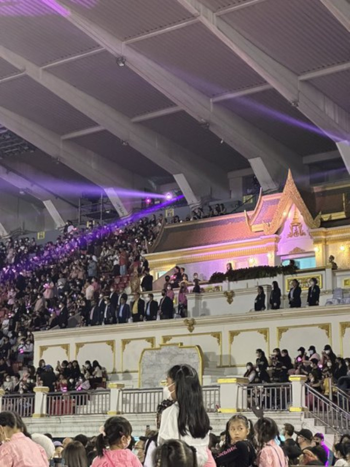 BLACKPINK Sediakan Kursi Khusus untuk Keluarga Kerajaan Thailand di Konser BLACKPINK Sediakan Kursi Khusus untuk Keluarga Kerajaan Thailand di Konser BLACKPINK Sediakan Kursi Khusus untuk Keluarga Kerajaan Thailand di Konser