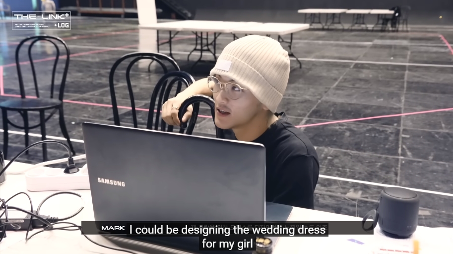 Mark Lee NCT Mendadak Nyeletuk Gaun Pengantin Untuk Kekasih