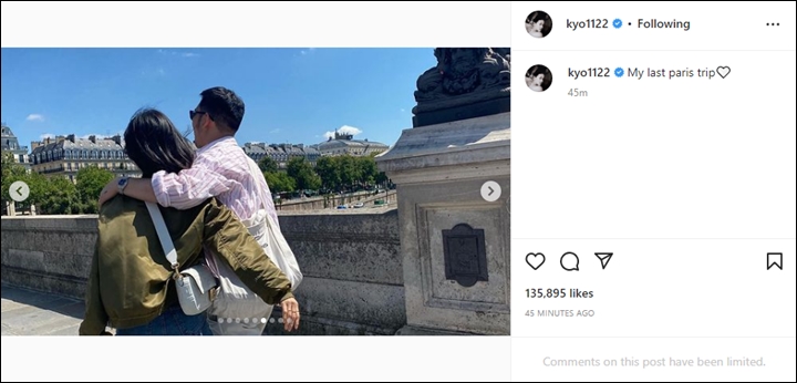 Song Hye Kyo Pamer Dirangkul Pria Misterius di Paris