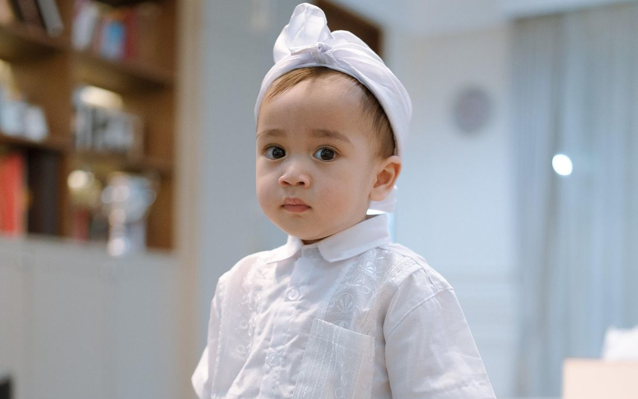 Fotogenik Pose Candid Rayyanza Cipung Dari Berbagai Angle Bikin Gemas