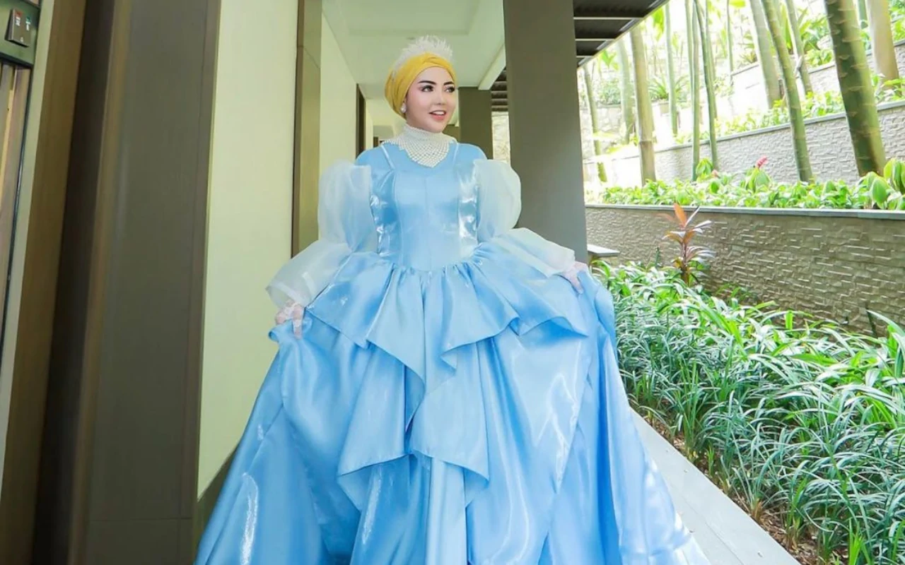 Bella Shofie Bak Cinderella di Pesta Ultah Anak, Kecantikan 2 Putri Sambung Curi Atensi