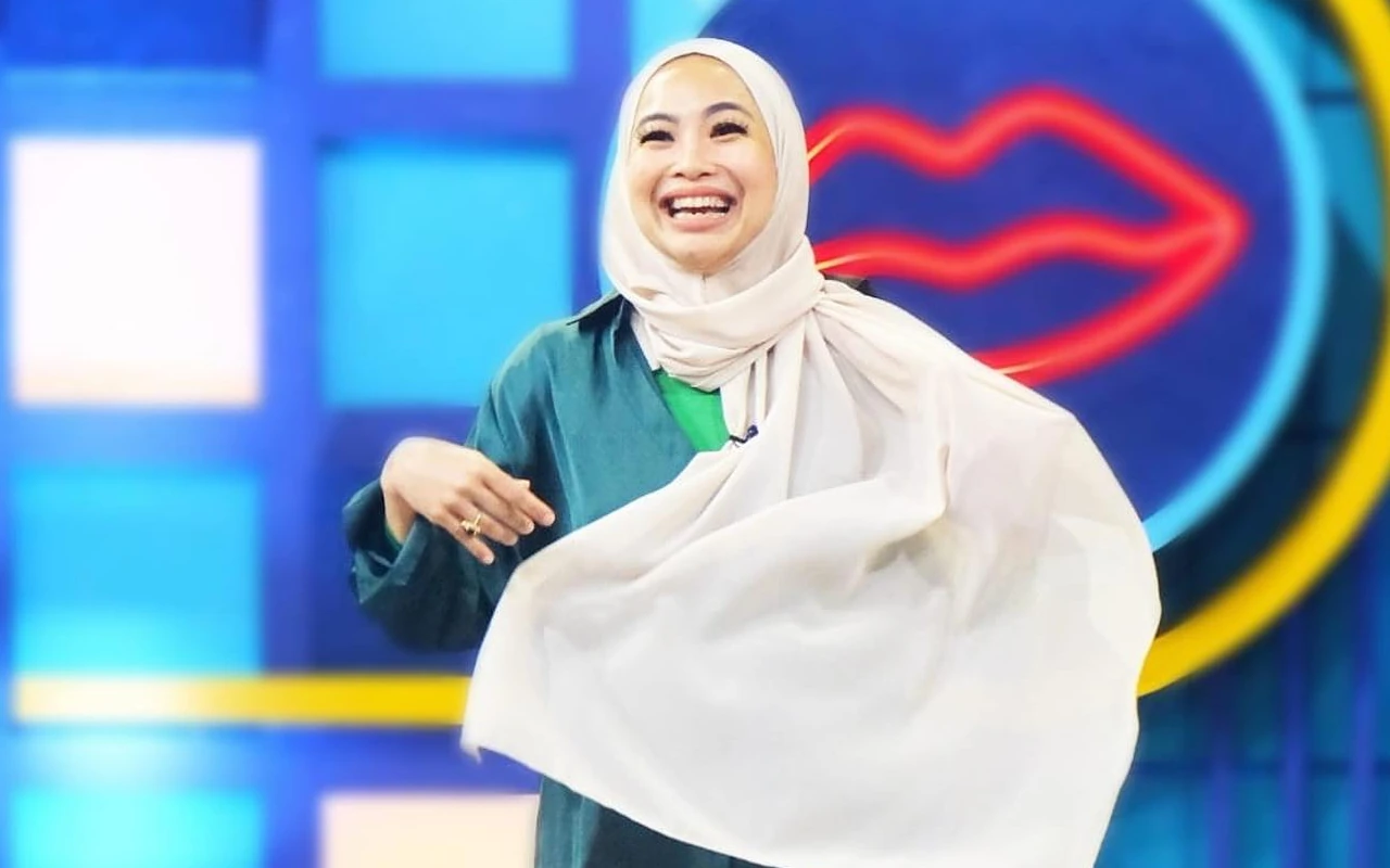 Konsisten Hijrah, Feni Rose Murka Gegara Foto Profil YouTube Tak Berhijab Dihujat