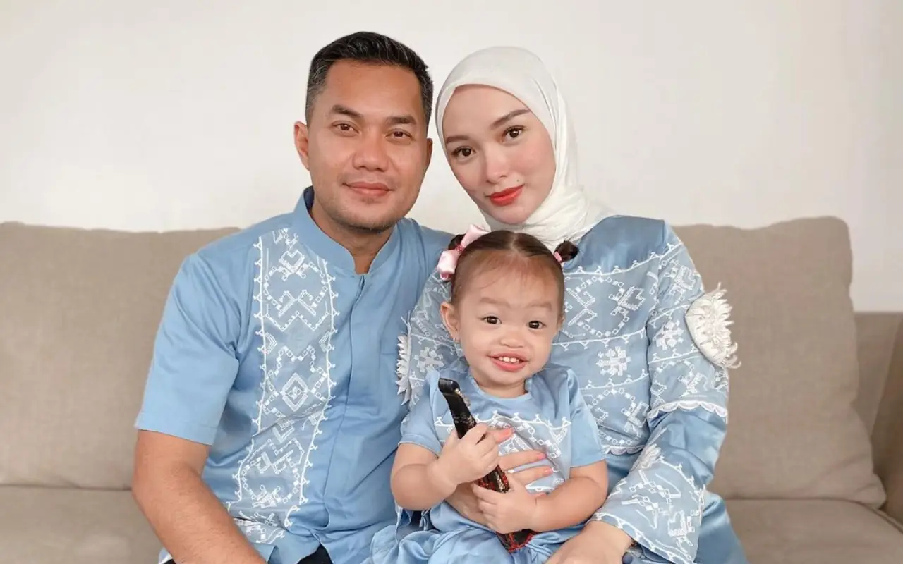 Suami Zaskia Gotik Pajang Foto Berangkat Umrah Bareng Istri dan Anak Usai Diperiksa KPK