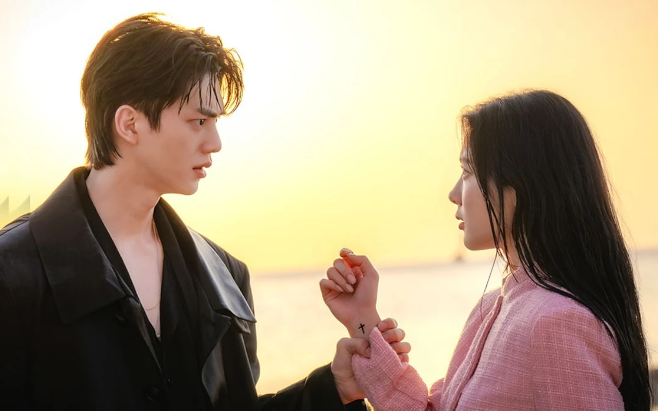 Kim Yoo Jung Sinis ke Song Kang Dalam Teaser 'My Demon'