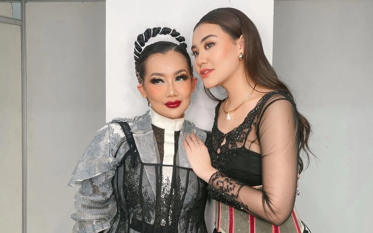 Kecantikan Aaliyah Massaid Berhijab Dipuji Artis Senior, Reza Artamevia ...