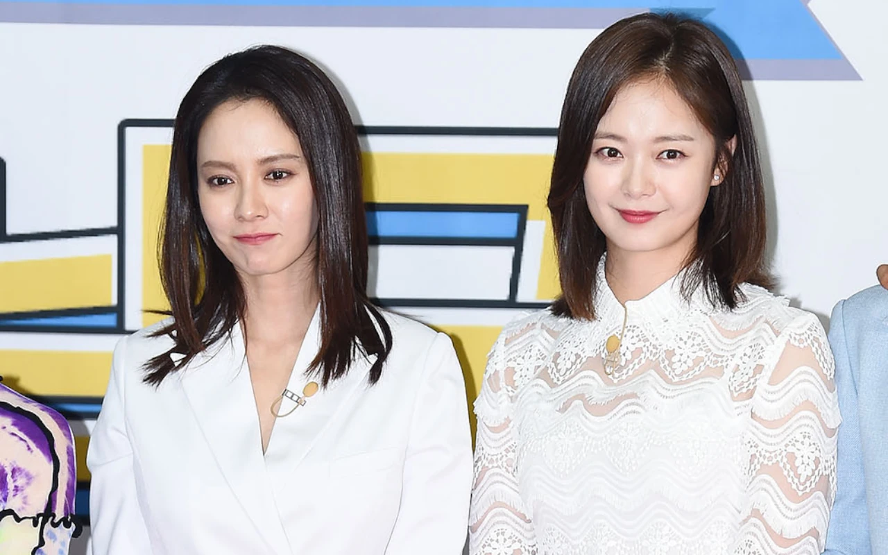 Song Ji Hyo dan Jeon So Min Tampil Kompak di Tengah Rumor Tak Akur