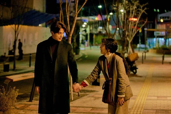 Lee Dong Wook Terbeban oleh Gelar Partner Akting Terbaik dari Lim Soo Jung
