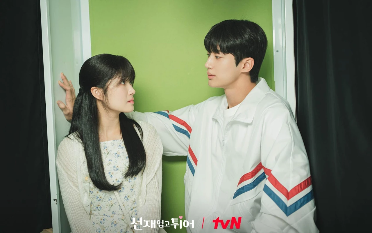 tvN Diamuk Penonton 'Lovely Runner' Imbas Bikin Byeon Woo Seok Patah Hati