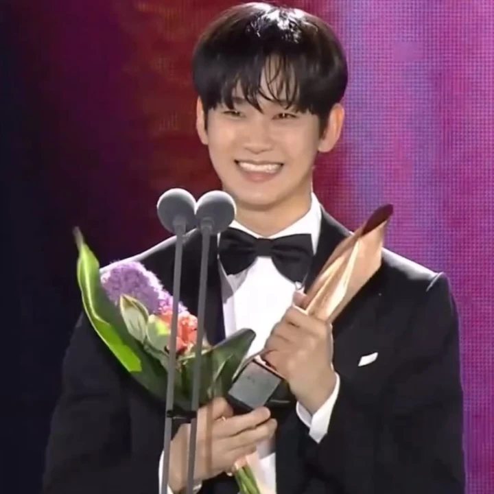 Baeksang Arts Awards 2024 Suara Kim Soo Hyun saat Pidato Kemenangan