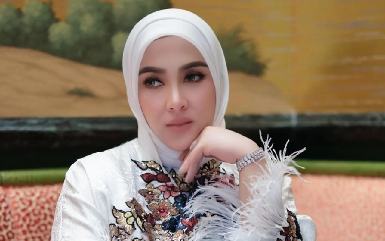 Syahrini Blokir Akun Haters yang Bongkar Dugaan Umur Asli pasca ...