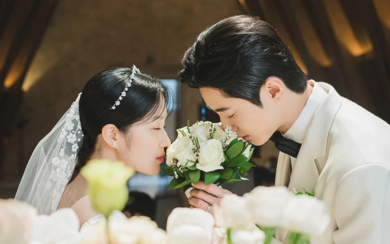 Viral Pernikahan Couple Korea Terinspirasi Adegan 'Lovely Runner'