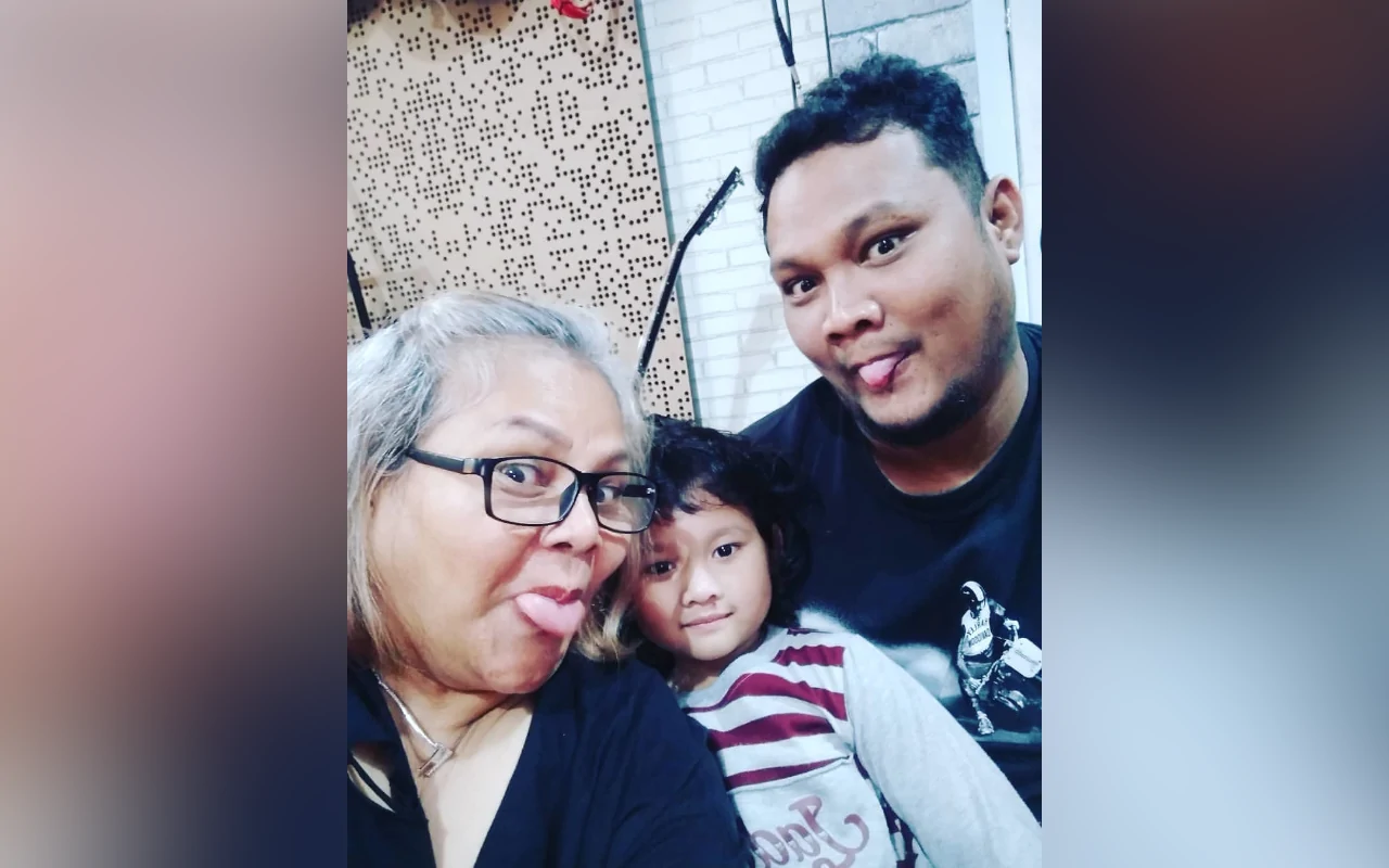 Ibu Virgoun Nangis Histeris Sampai Pingsan pasca Sang Putra Ditangkap Polisi
