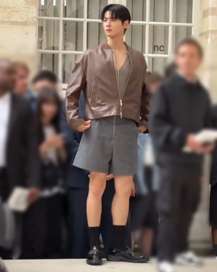 Visual Cha Eunwoo Dianggap Selamatkan Style Aneh di Paris Fashion Week 2024