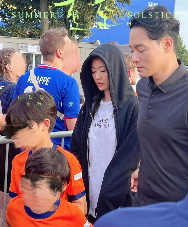 Visual Suami Jun Ji Hyun saat Hadiri Pertandingan Bola Bareng Anak Disorot