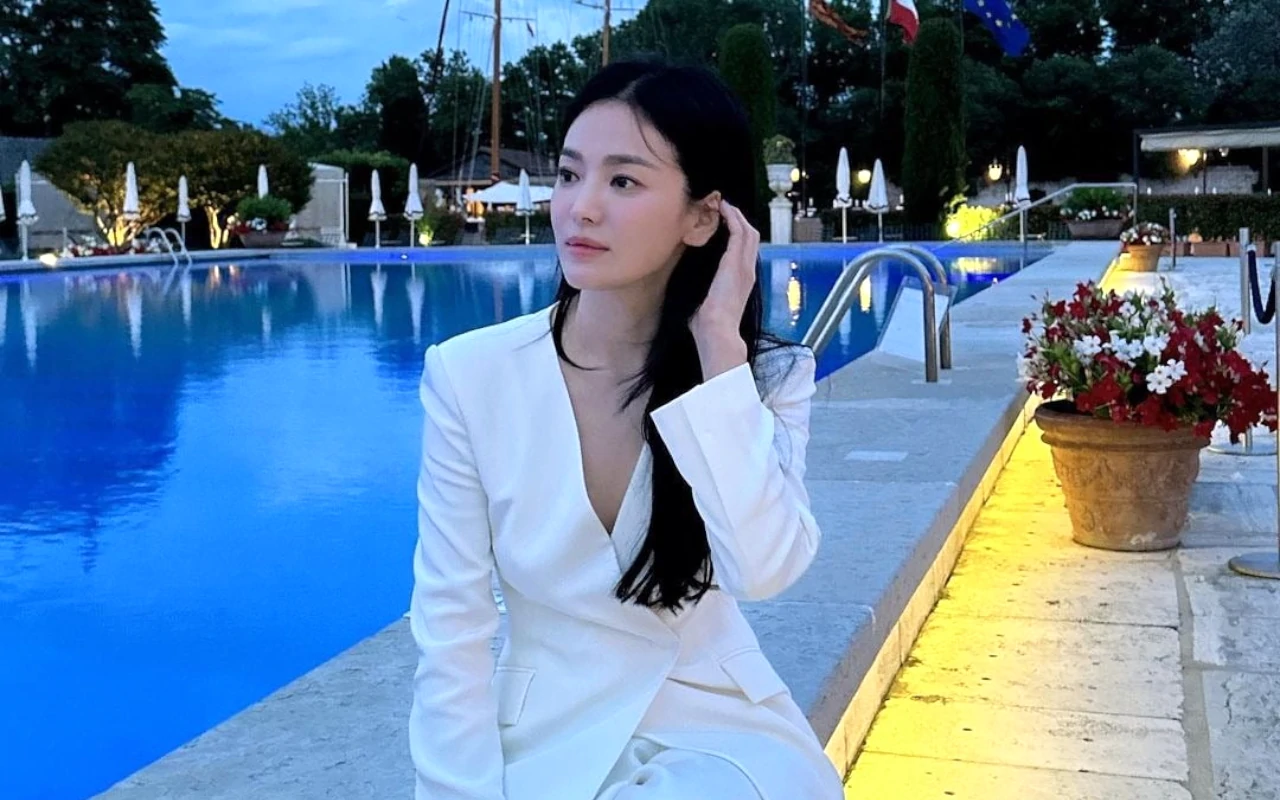 Mini Dress Song Hye Kyo Terungkap Buatan Desainer Gaun Pengantin