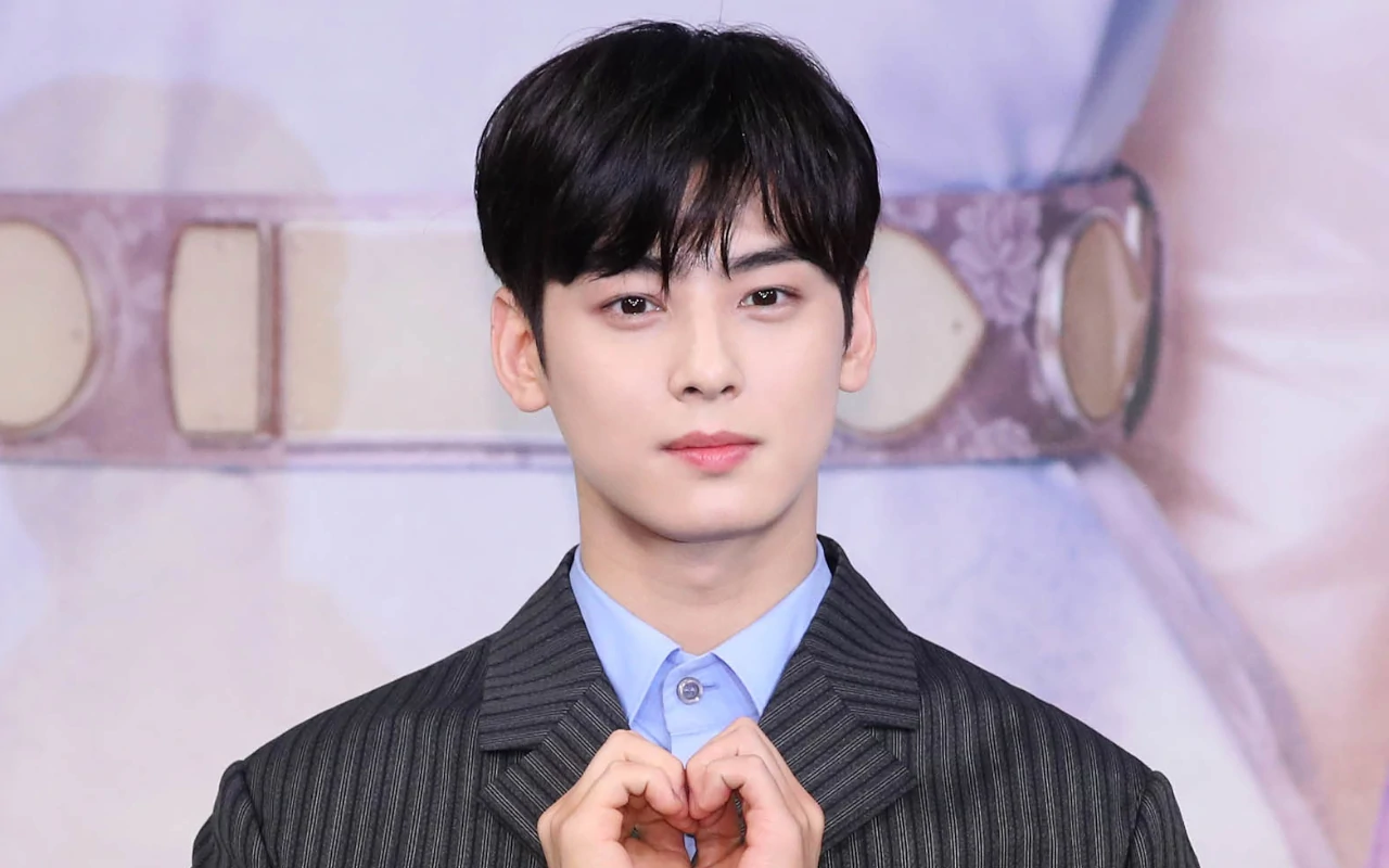 Rumor Cha Eunwoo Cuma Pacari Cewek Non Selebriti Tuai Perhatian