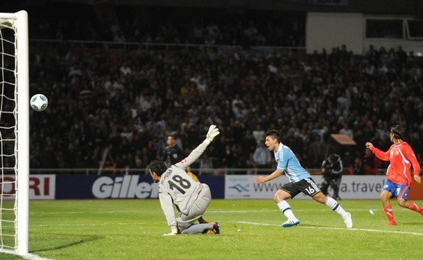 Gambar Foto Tuan rumah Copa America 2011 tampil menyerang dan berhasil melibas Costa Rica 3-0