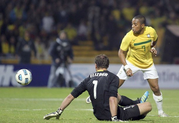 Gambar Foto Brasil memperlihatkan kualitas permainannya dengan membungkam Ekuador 4-2