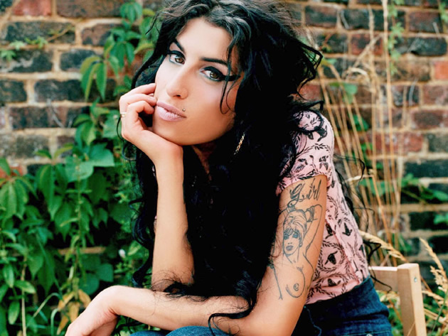 Gambar Foto Amy Winehouse mengalami kecanduan narkoba sejak mengenal Blake, suaminya