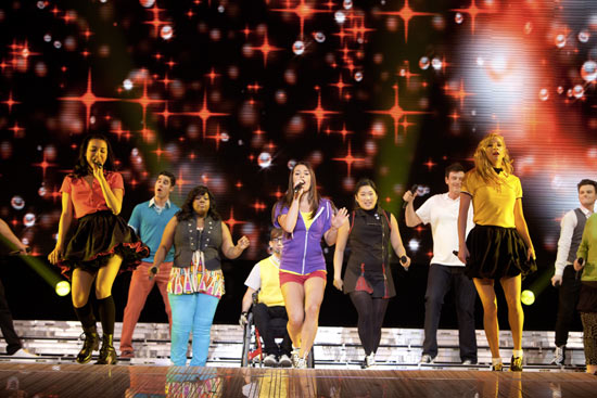 Gambar Foto Waktunya Lea Michele (Rachel Berry) menyanyi