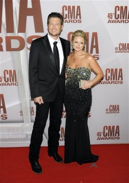 Gambar Foto Miranda Lambert dan Blake Shelton di Red Carpet CMA Awards 2011