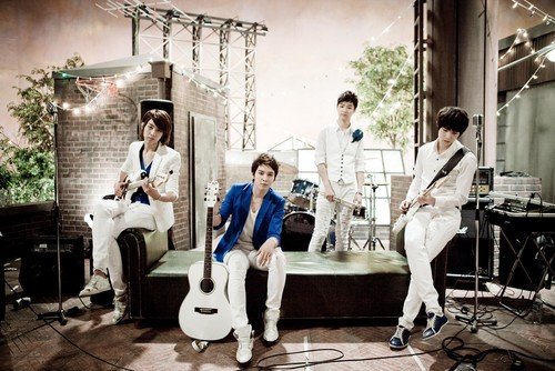 Gambar Foto CN Blue untuk promosi album Bluelove