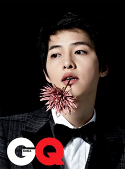 Gambar Foto Pose  Song Joong Ki di Majalah GQ Korea edisi Desember 2011