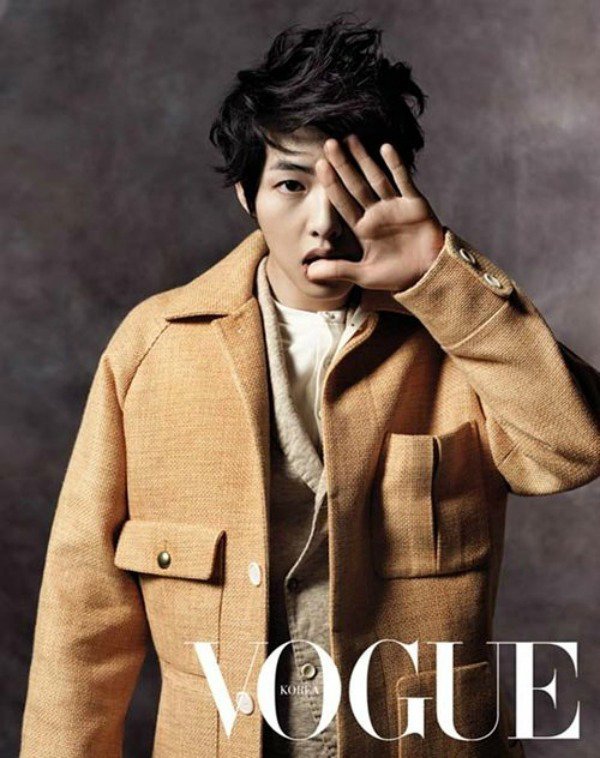 Gambar Foto Song Joong Ki tampak lucu di Majalah Vogue