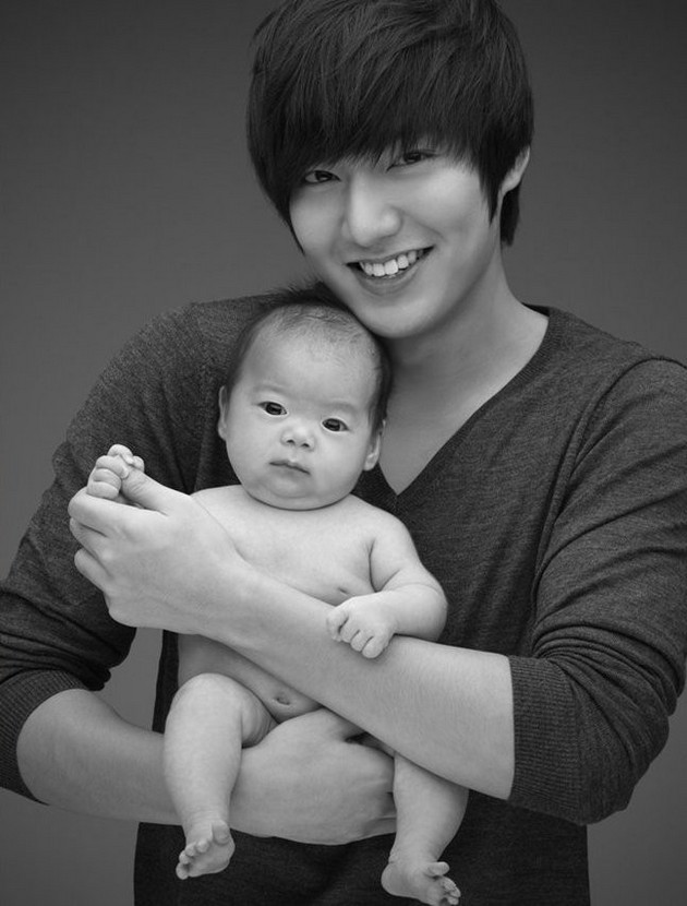 Gambar Foto Lee Min Ho di Kampanye Adopsi Bayi