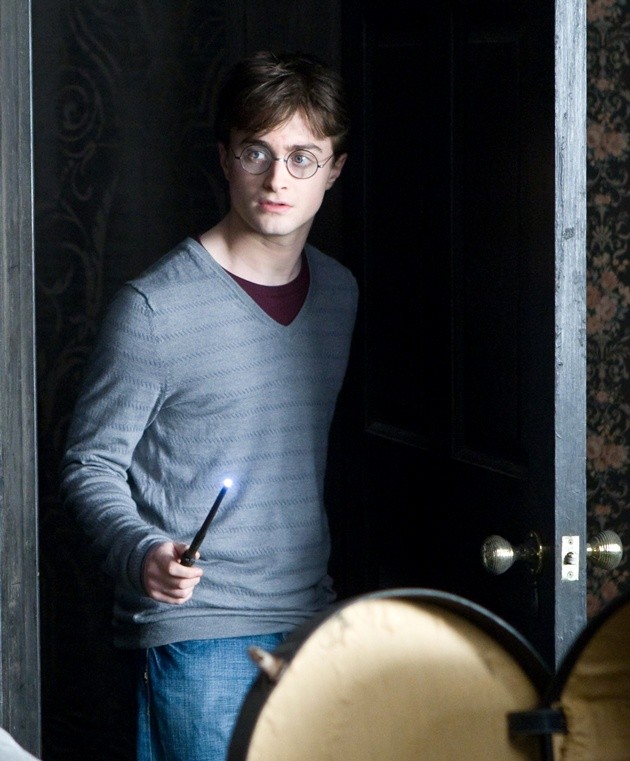 Gambar Foto Daniel Radcliffe Saat Main di Film Harry Potter and the Deathly Hallows