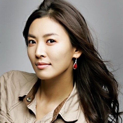 Gambar Foto Kim So Yeon dengan Gaya Rambut Panjang
