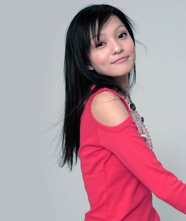 Foto Angela Zhang Populer Lewat Serial "At The Dolphin Bay" - Foto 2