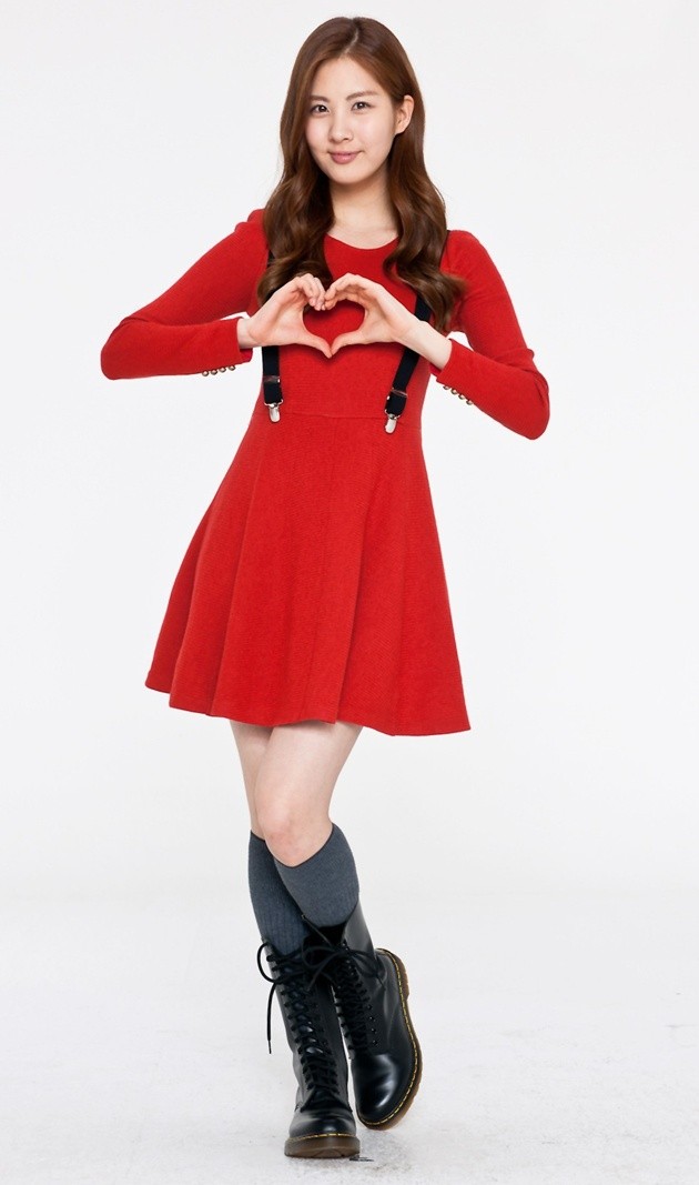 Gambar Foto Seohyun Tampil Kalem dengan Baju Merah